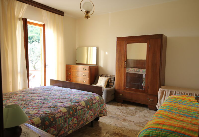 Il Paradiso tra Gli Ulivi: Autumn, Bedroom, Spring, Summer, Winter