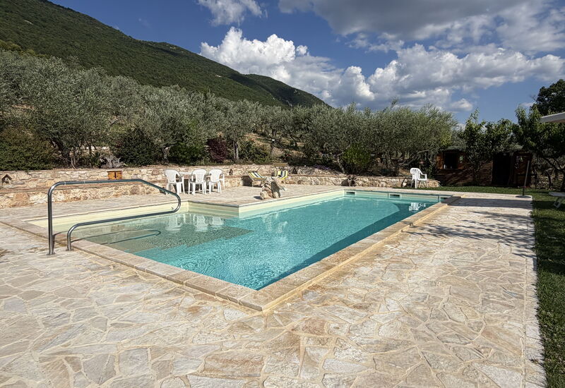 Il Paradiso tra Gli Ulivi: Autumn, Building Exterior, Pool, Spring, Summer