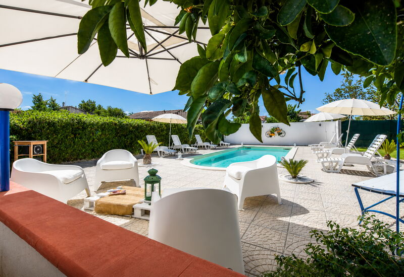 Villa Didymos: Balkon / Terrasse / Patio, Frühling, Herbst, Schwimmbad, Sommer