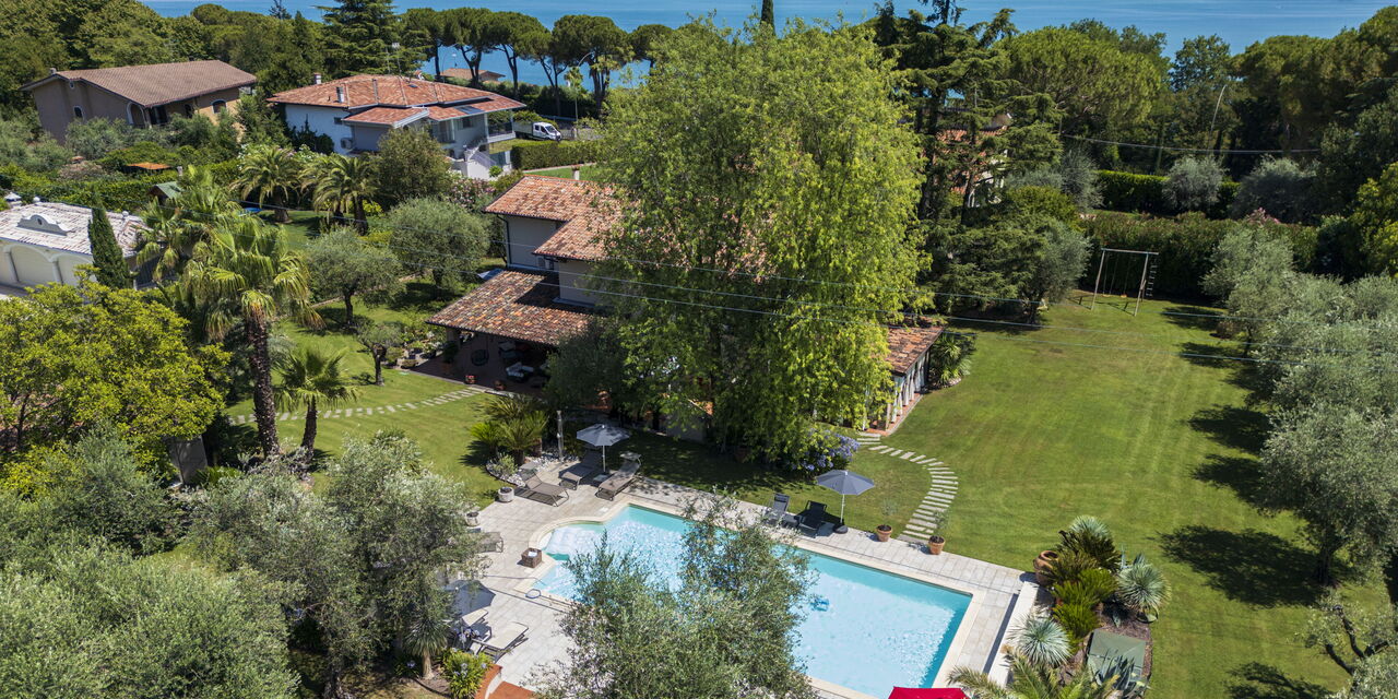 Villa El Perlè, Padenghe sul Garda: Autumn, Pool, Spring, Summer
