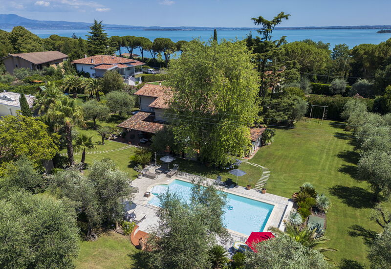 Villa El Perlè, Padenghe sul Garda: Autumn, Pool, Spring, Summer