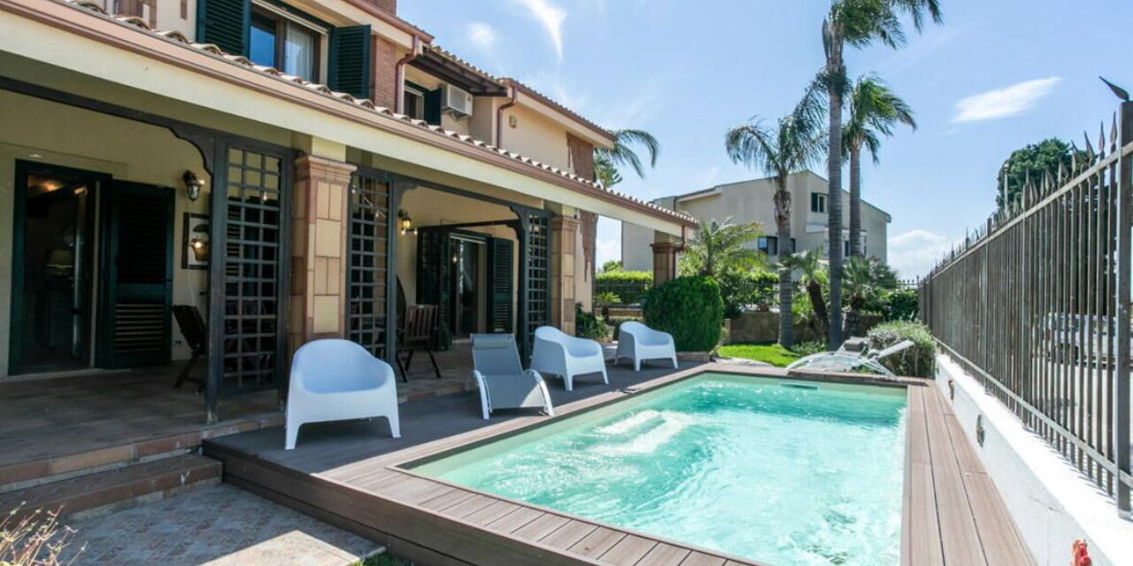 La Villa di Giusy: Balkon / Terrasse / Patio, Frühling, Garten, Herbst, Schwimmbad, Sommer