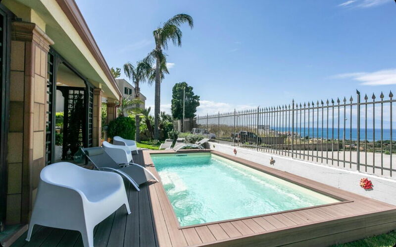 La Villa di Giusy: Balkon / Terrasse / Patio, Frühling, Garten, Herbst, Schwimmbad, Sommer