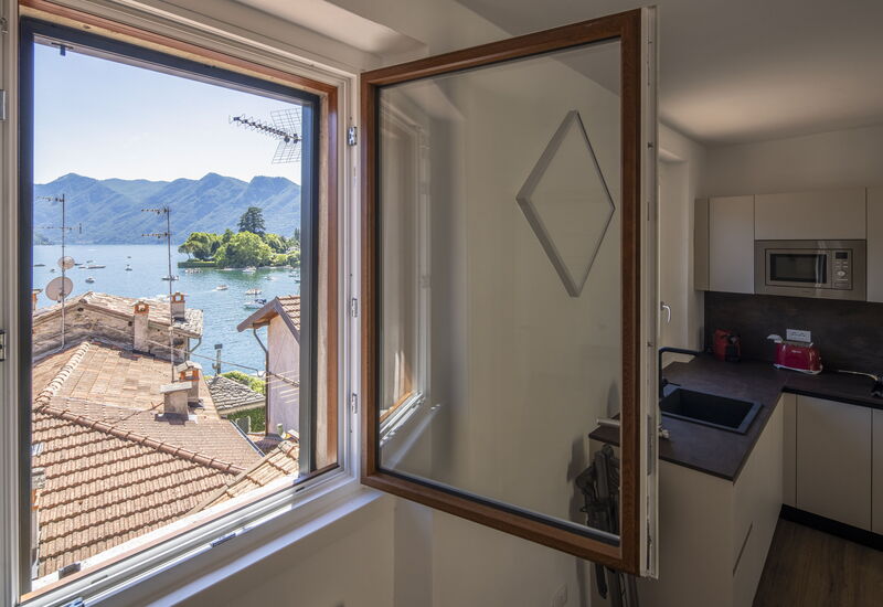 Next Comacina, Lago di Como with Garage: Ansichten, Frühling, Herbst, Küche, Sommer, Wohnzimmer