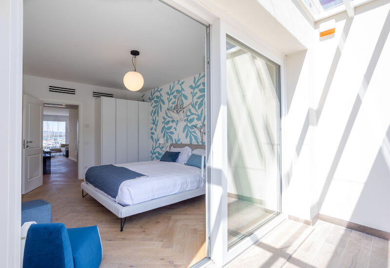 Porto di Luce Luxury, Jacuzzi and Seaview: Autumn, Bedroom, Spring, Summer