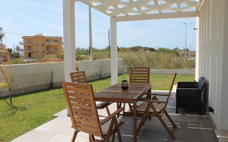 Villa Blue: Balkon / Terrasse / Patio, Frühling, Garten, Herbst, Sommer