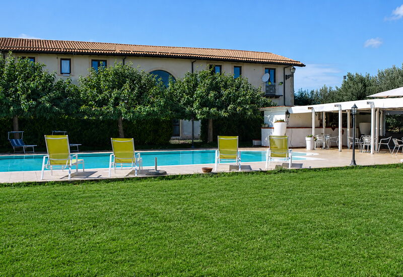 Villa Gertrude: Balkon / Terrasse / Patio, Frühling, Garten, Herbst, Schwimmbad, Sommer