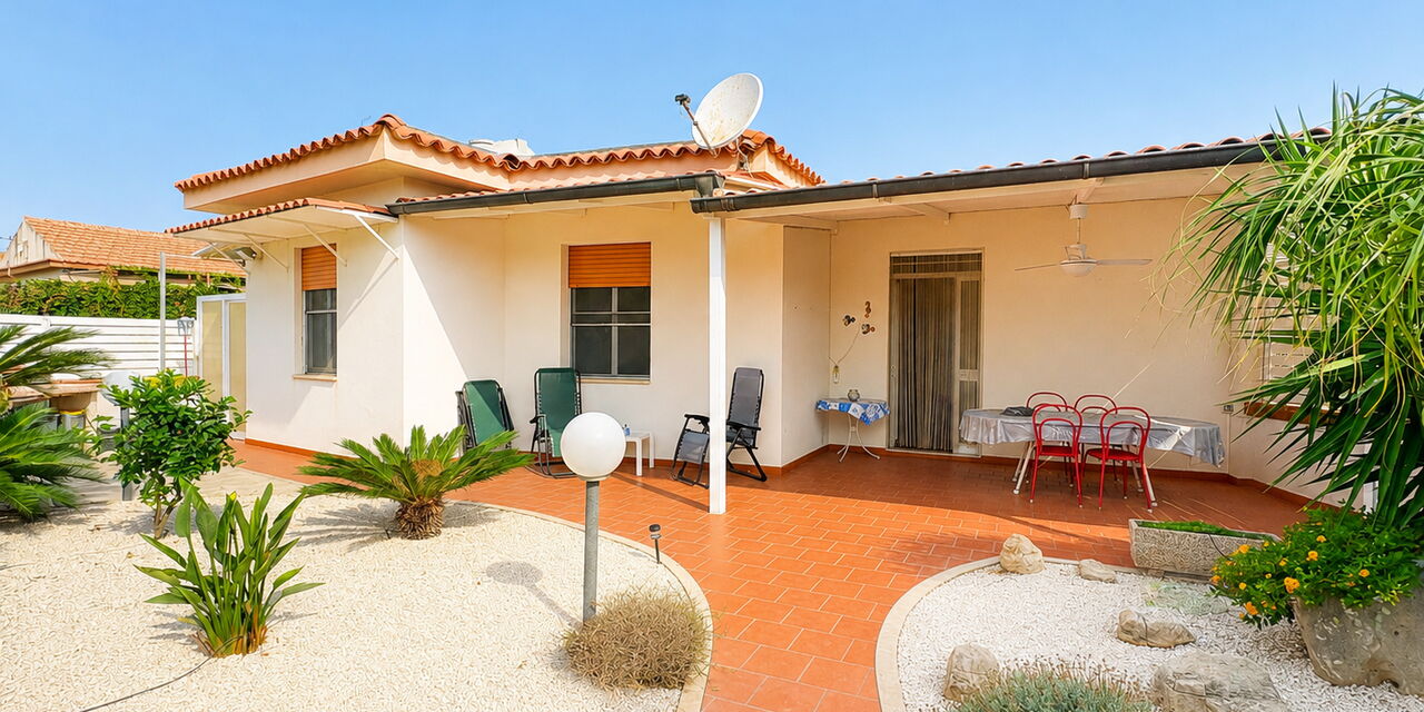 Villa Sandra: Balkon / Terrasse / Patio, Frühling, Garten, Herbst, Sommer