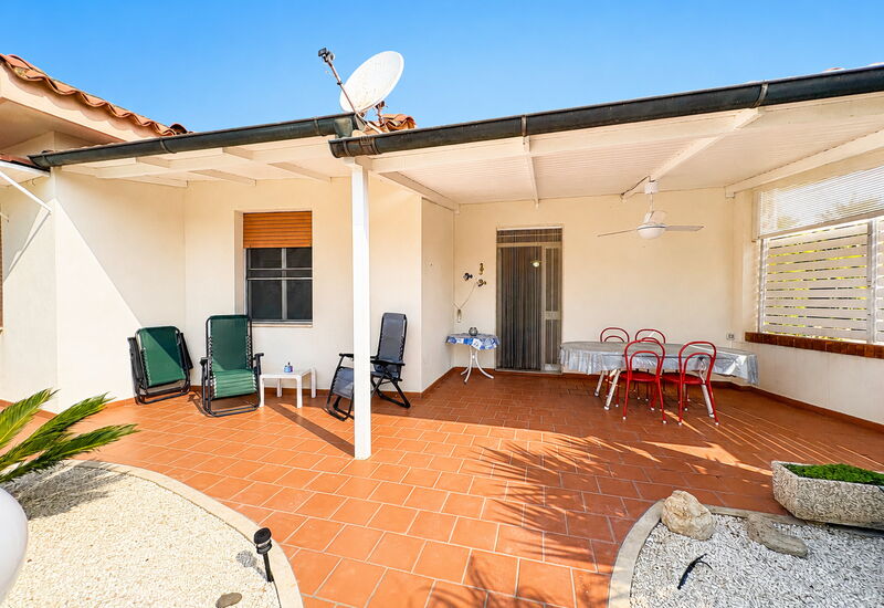 Villa Sandra: Balkon / Terrasse / Patio, Frühling, Garten, Herbst, Sommer