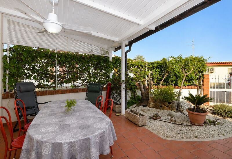 Villa Sandra: Balkon / Terrasse / Patio, Frühling, Garten, Herbst, Sommer