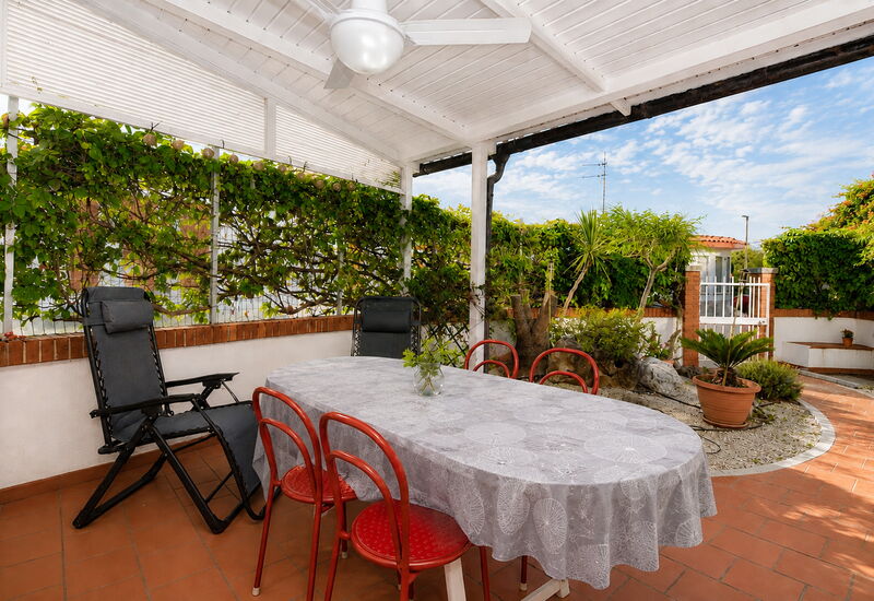 Villa Sandra: Balkon / Terrasse / Patio, Frühling, Garten, Herbst, Sommer