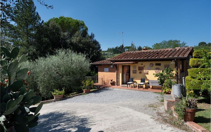 Al Melo: Building Exterior, Main Entrance, Outdoor, Summer