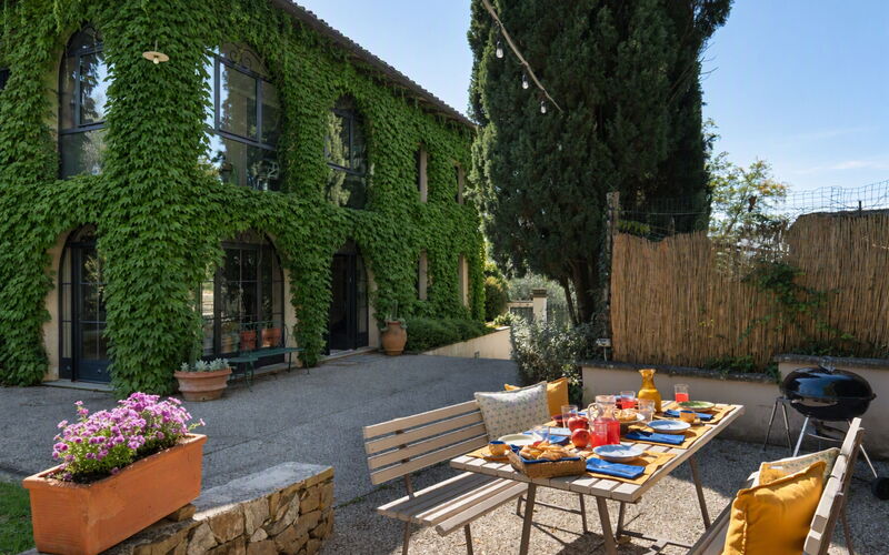 Villa Vittoria: Außen, Ausstattung, Draussen, Garten, Haupteingang