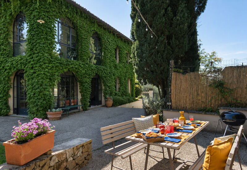Villa Vittoria: Außen, Ausstattung, Draussen, Garten, Haupteingang