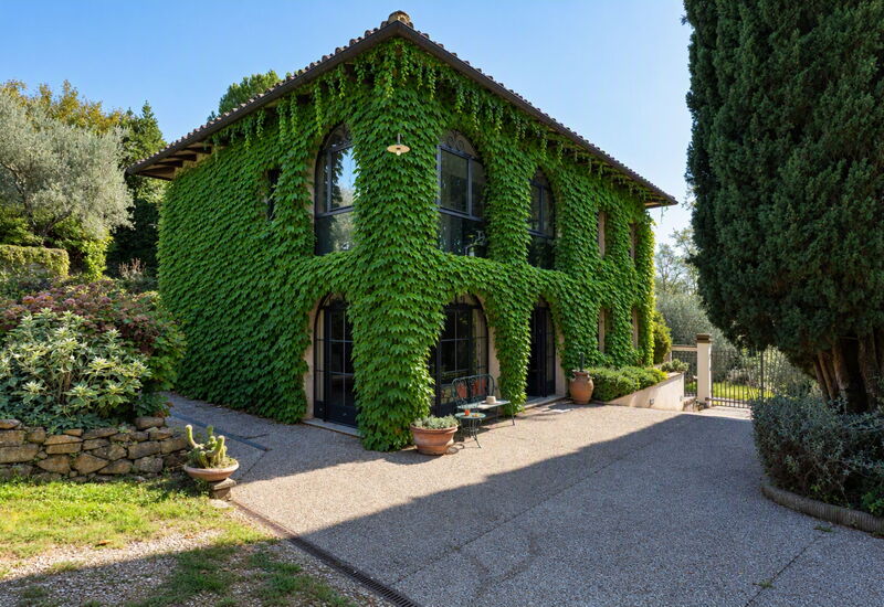 Villa Vittoria: Außen, Ausstattung, Draussen, Garten, Haupteingang