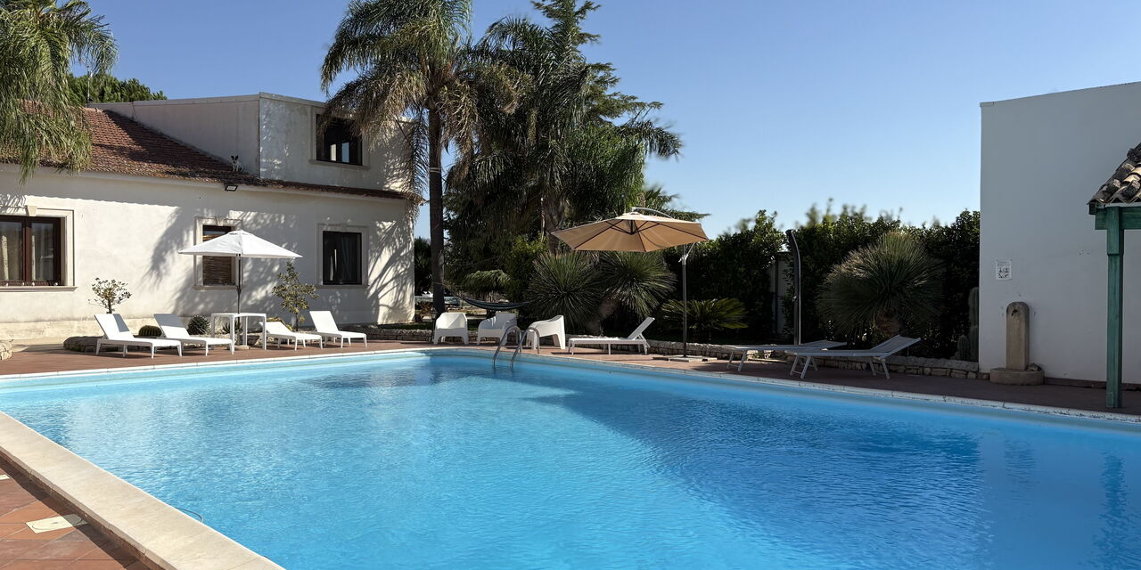 Il Cigno Reale White: Autumn, Balcony / Terrace / Patio, Garden, Pool, Spring, Summer