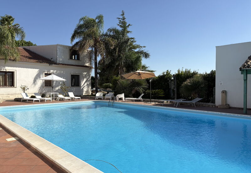 Il Cigno Reale White: Autumn, Balcony / Terrace / Patio, Garden, Pool, Spring, Summer