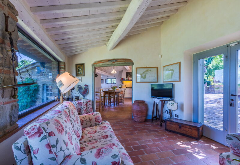 L'Aia: Autumn, Living Room, Spring, Summer