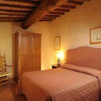 La Piazza Di San Donato - Alloggio:&nbsp;Piazza 2 Bilo: la-piazza-di-san-donato-reggello-multiproprieta-piazza-2-bilo-camera-da-letto