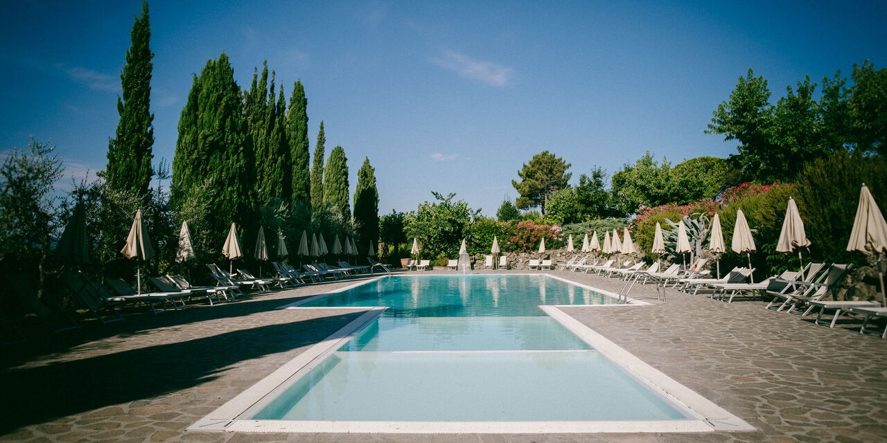 La Piazza Di San Donato: la-piazza-di-san-donato-reggello-multiproprieta-piscina