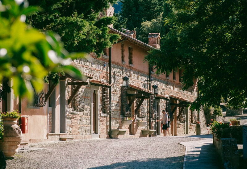 La Piazza Di San Donato: la-piazza-di-san-donato-reggello-multiproprieta-esterni