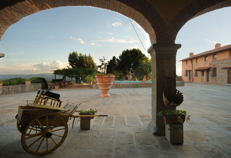 La Piazza Di San Donato: la-piazza-di-san-donato-reggello-multiproprieta-esterni