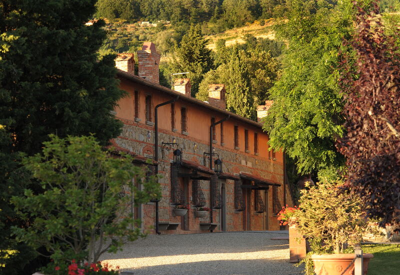 La Piazza Di San Donato: la-piazza-di-san-donato-reggello-multiproprieta-piazza-2-bilo-esterni