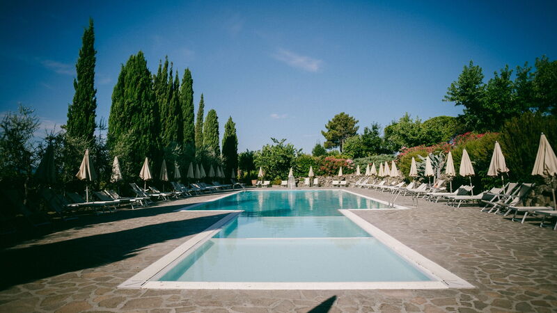 La Piazza Di San Donato: la-piazza-di-san-donato-reggello-multiproprieta-piscina