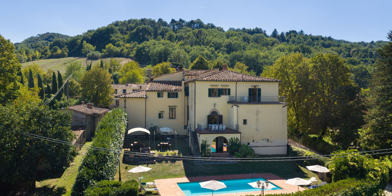 Villa Gayo: Außen, Balkon / Terrasse / Patio, Garten, Schwimmbad