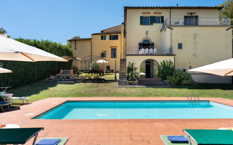 Villa Gayo: Außen, Balkon / Terrasse / Patio, Garten, Schwimmbad