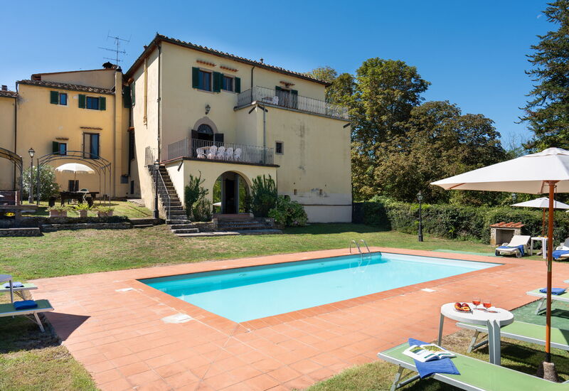 Villa Gayo: Außen, Balkon / Terrasse / Patio, Garten, Schwimmbad