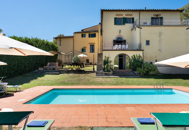 Villa Gayo: Außen, Balkon / Terrasse / Patio, Garten, Schwimmbad