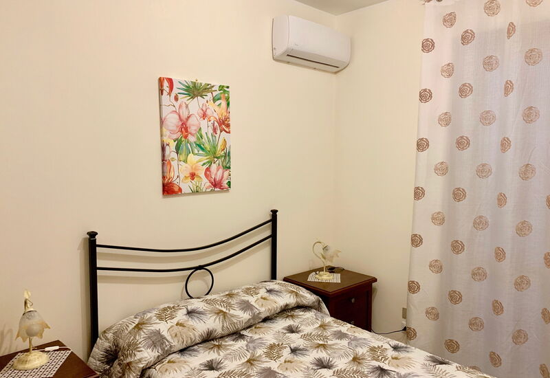 Villa Le Palme: villa-le-palme-trecastagni-catania-villa-bedroom