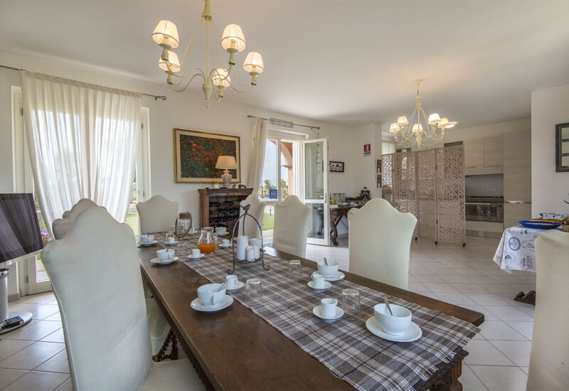 Villa Marina Velca: villa-marina-velca-tarquinia-villa-diningroom