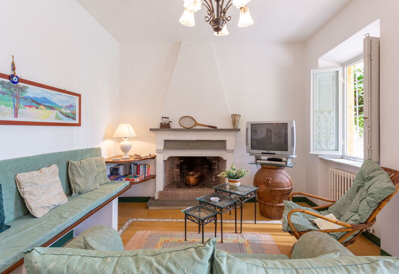 Villa Dante: Living Room