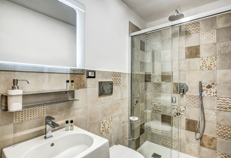 Loft In Sorrento: loft-in-sorrento-apartment-bathroom