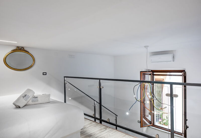 Loft In Sorrento: loft-in-sorrento-apartment-bedroom