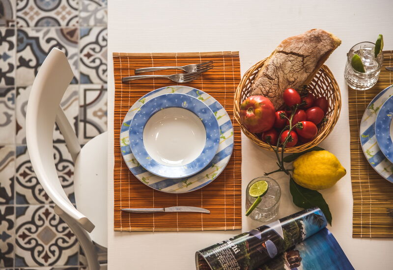 Loft In Sorrento: loft-in-sorrento-apartment-dining-room