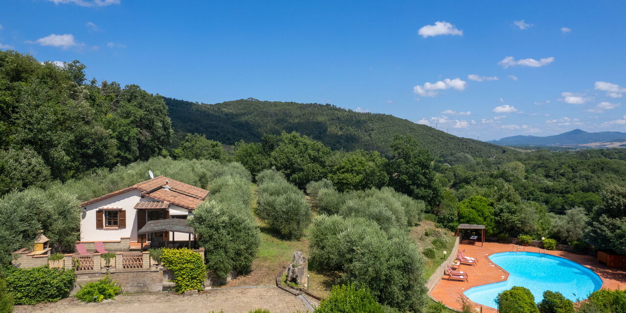Villa Melatina: all'aperto, Autunno, Balcone / Terrazza / Patio, Entrata Principale, Estate, Esterni, Giardino, Piscina, Primavera
