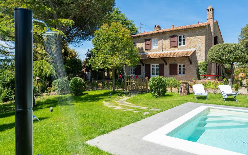 Villa Edi: Garten, Schwimmbad