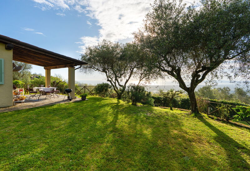 Villa La Piana: Balcony / Terrace / Patio, Building Exterior, Garden, Scenic View