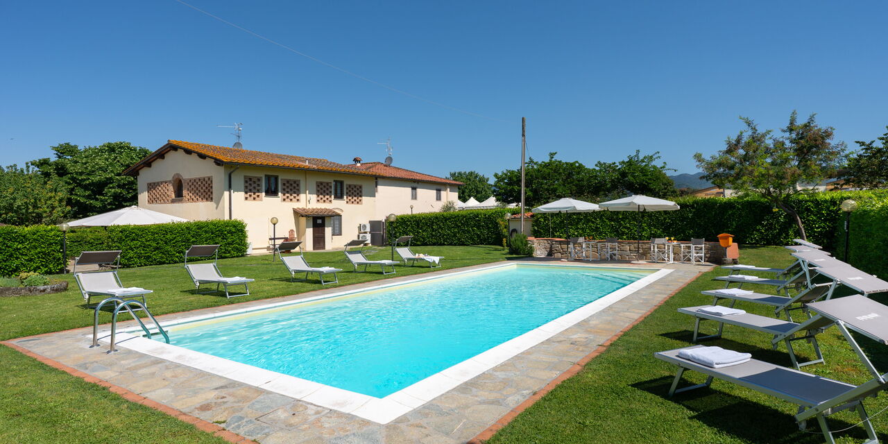 Palazzo Vecchio: Building Exterior, Garden, Outdoor, Pool