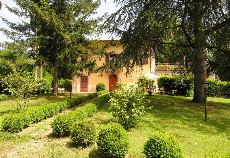 Villa Vezzano: Building Exterior
