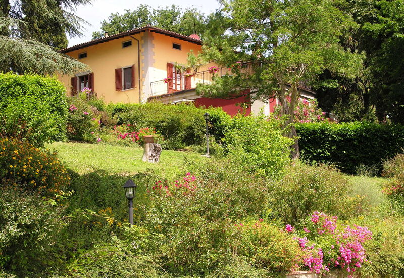 Villa Vezzano: Building Exterior