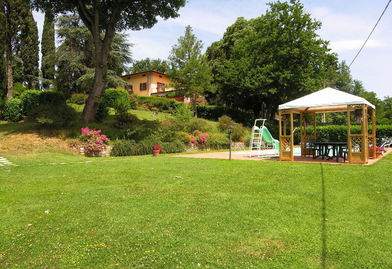 Villa Vezzano: Amenities, Pool