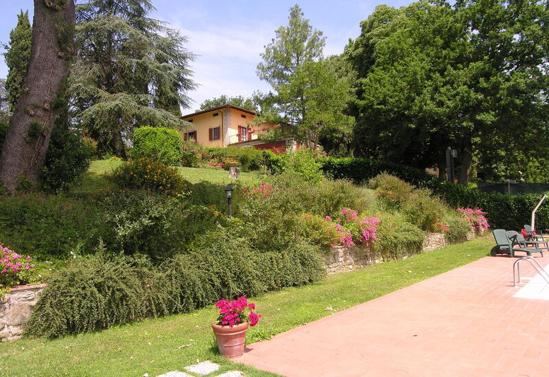 Villa Vezzano: Building Exterior