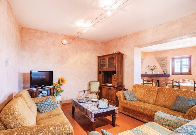 Villa Vezzano: Dining Room, Living Room