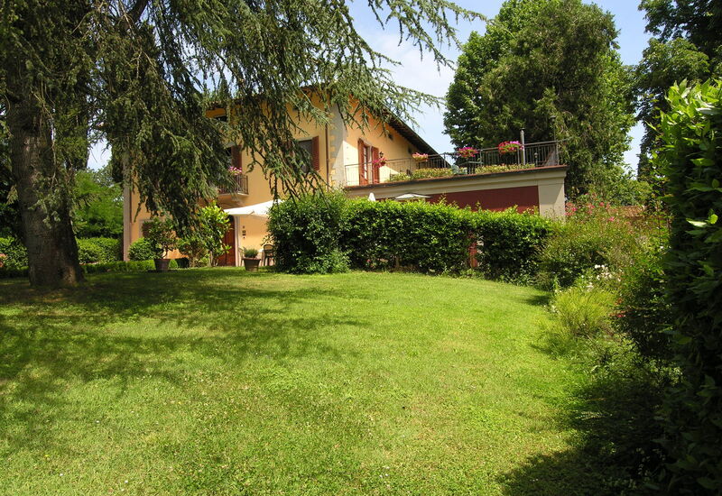 Villa Vezzano: Building Exterior