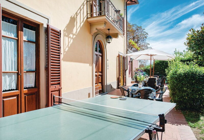 Villa Vezzano: Building Exterior