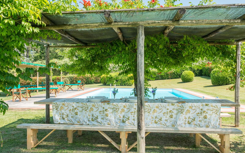 Villa Di Casole: Balkon / Terrasse / Patio, Schwimmbad